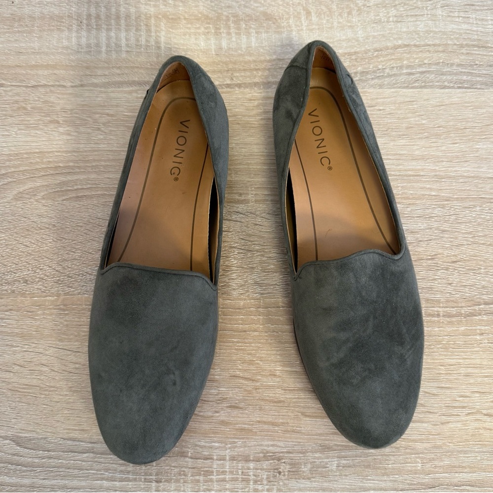 Vionic Willa Olive green suede slip on loafer flats women’s Sz 8.5